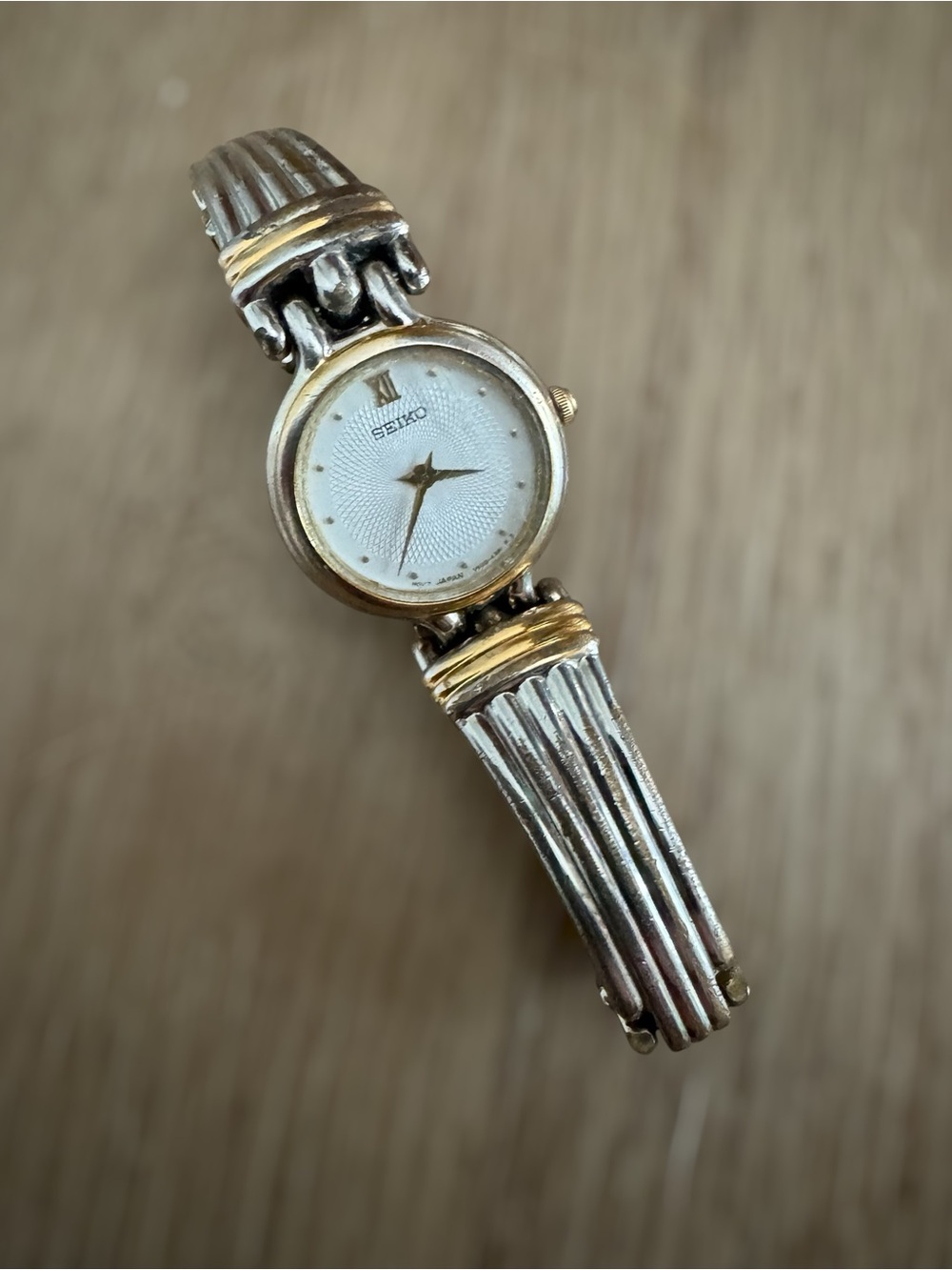 🩶VTG SEIKO Women’s 80s Quartz Gold Silver Two Tone Minimalist Bracelet Watch